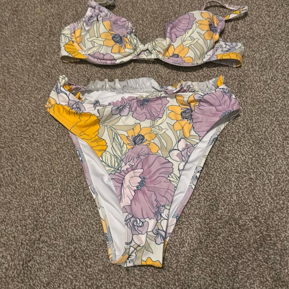 Cupshe Bikini with high waisted bottoms